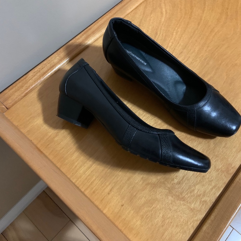 Pumps - Picture 3 of 3